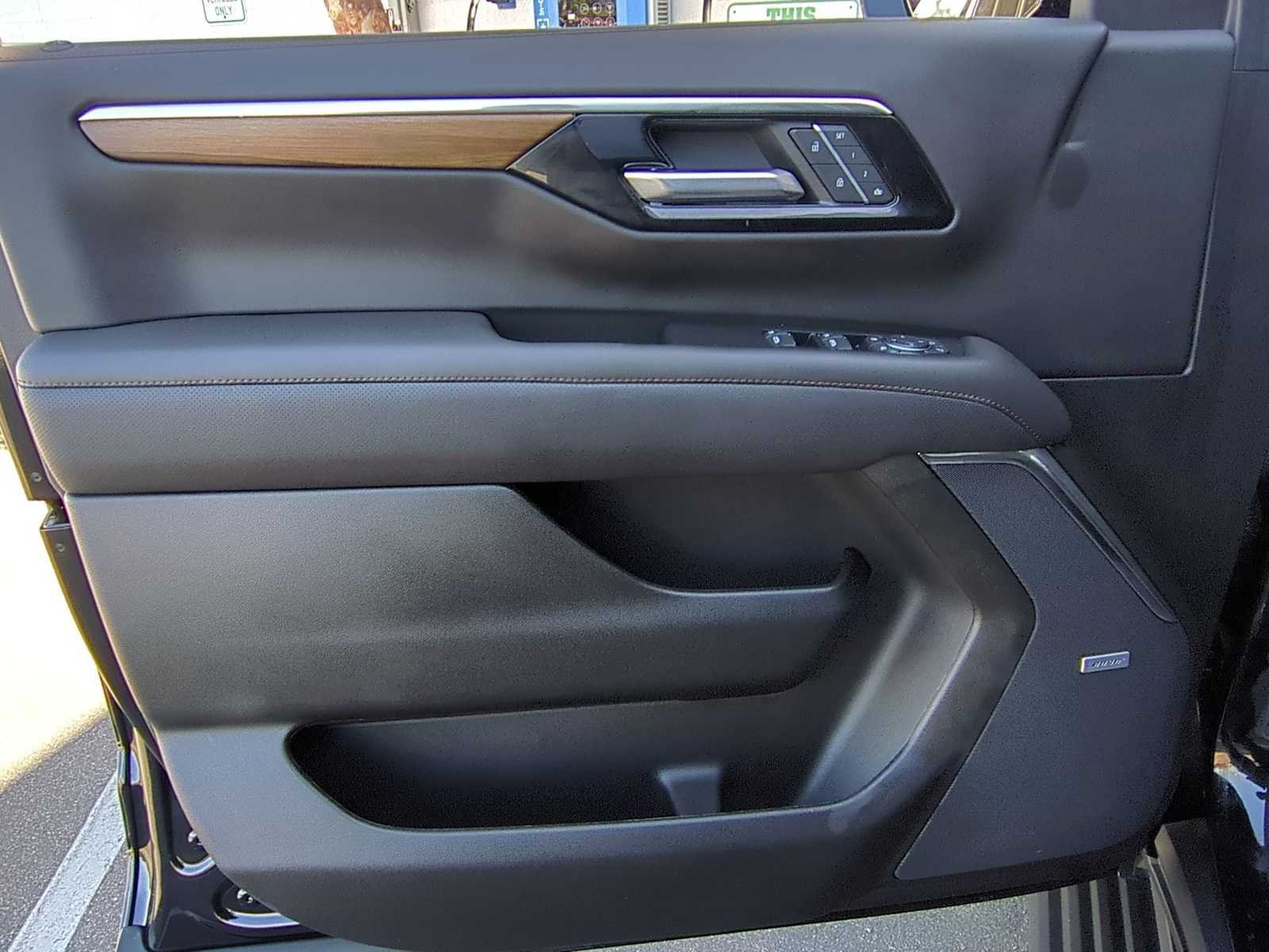 Used 2026 Chevrolet Suburban High Country AWD/4WD image 10