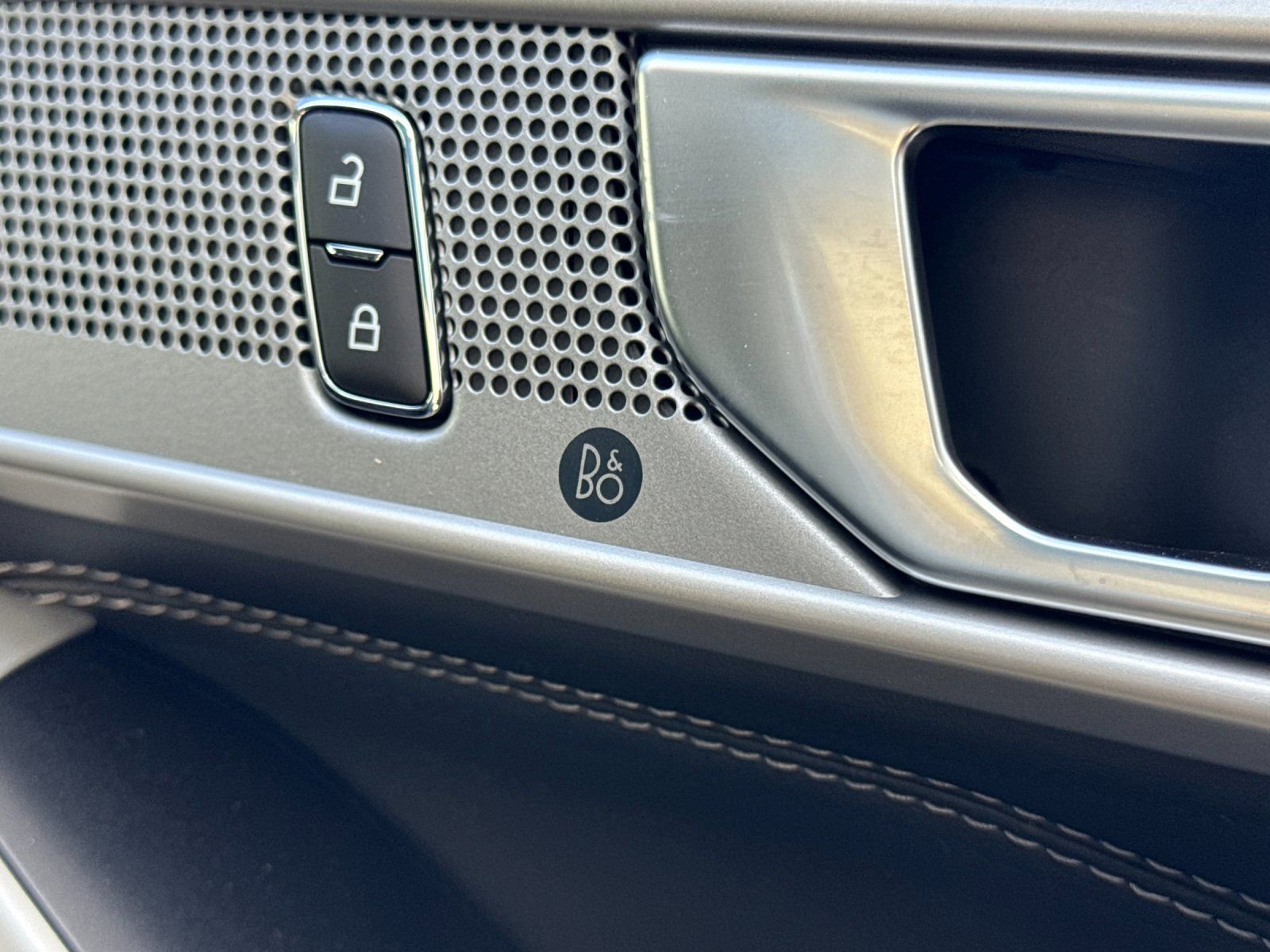 Used 2024 Ford Explorer XLT w/ Equipment Group 202A image 21