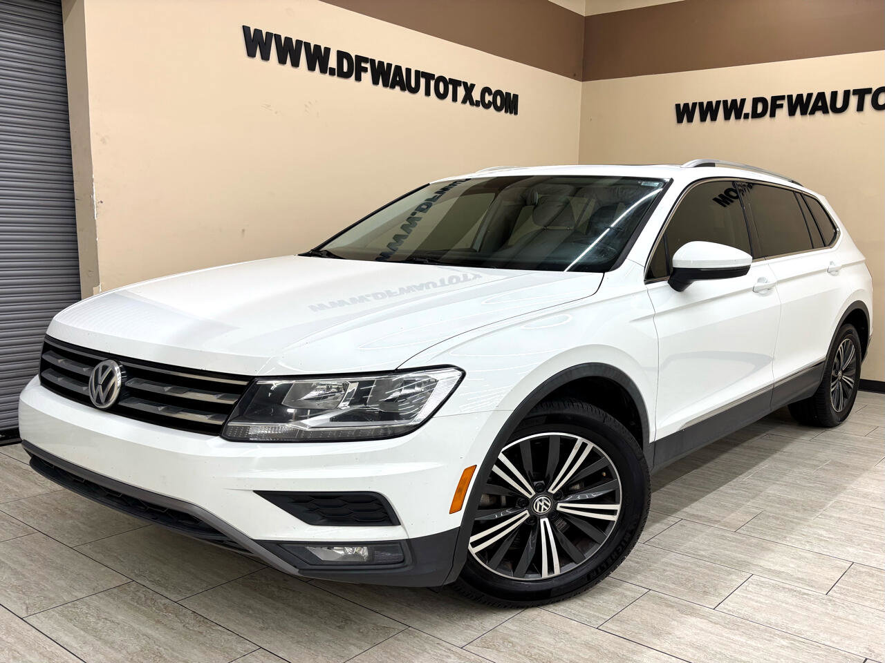 Used 2018 Volkswagen Tiguan SEL image 1