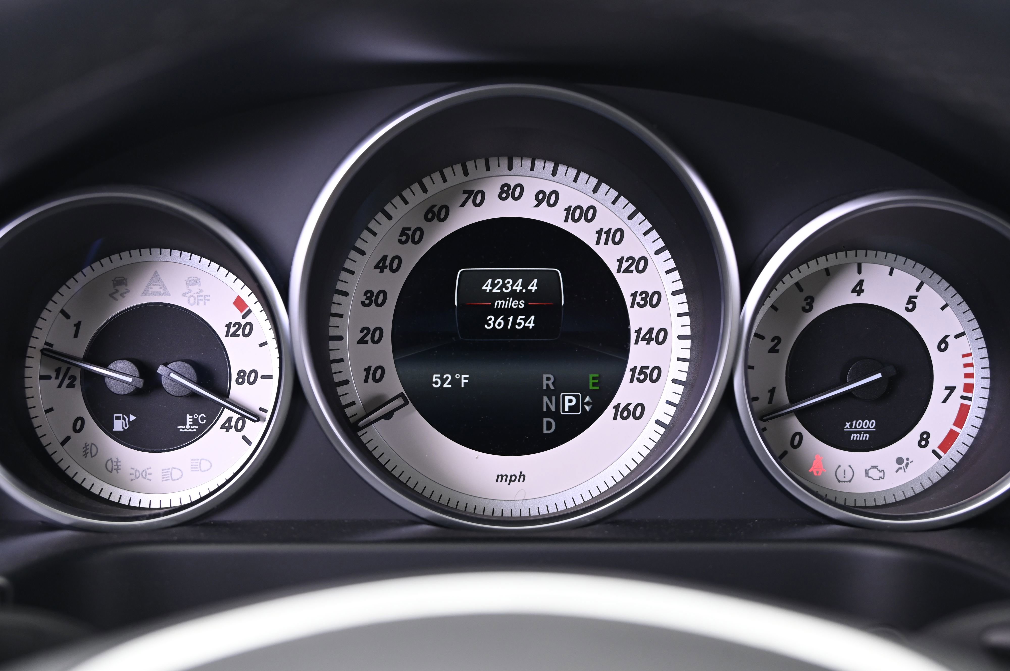 Used 2015 Mercedes-Benz E 400 4MATIC Sedan image 37