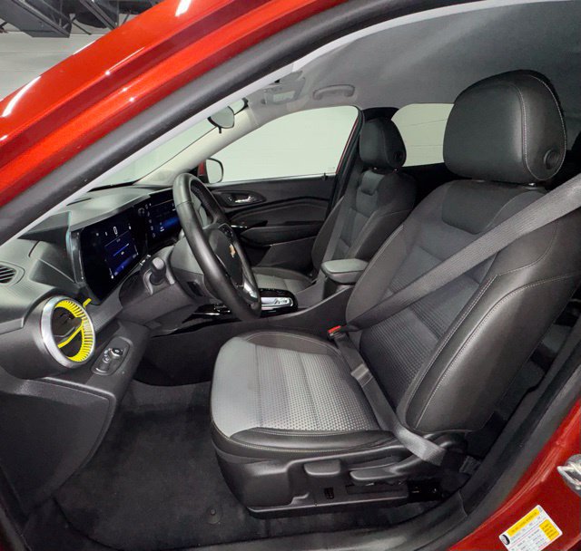 Used 2024 Chevrolet Trax LT w/ LT Convenience Package FWD image 14