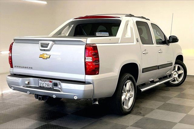 Used 2013 Chevrolet Avalanche LT AWD/4WD image 13