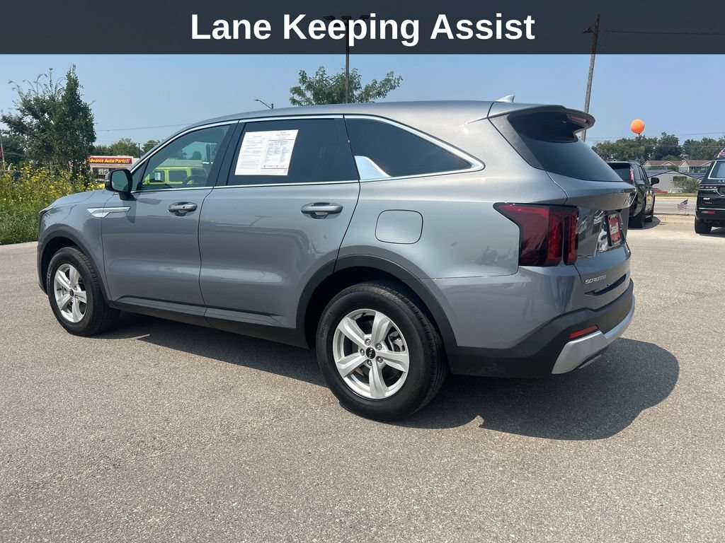 Used 2024 Kia Sorento LX FWD image 3