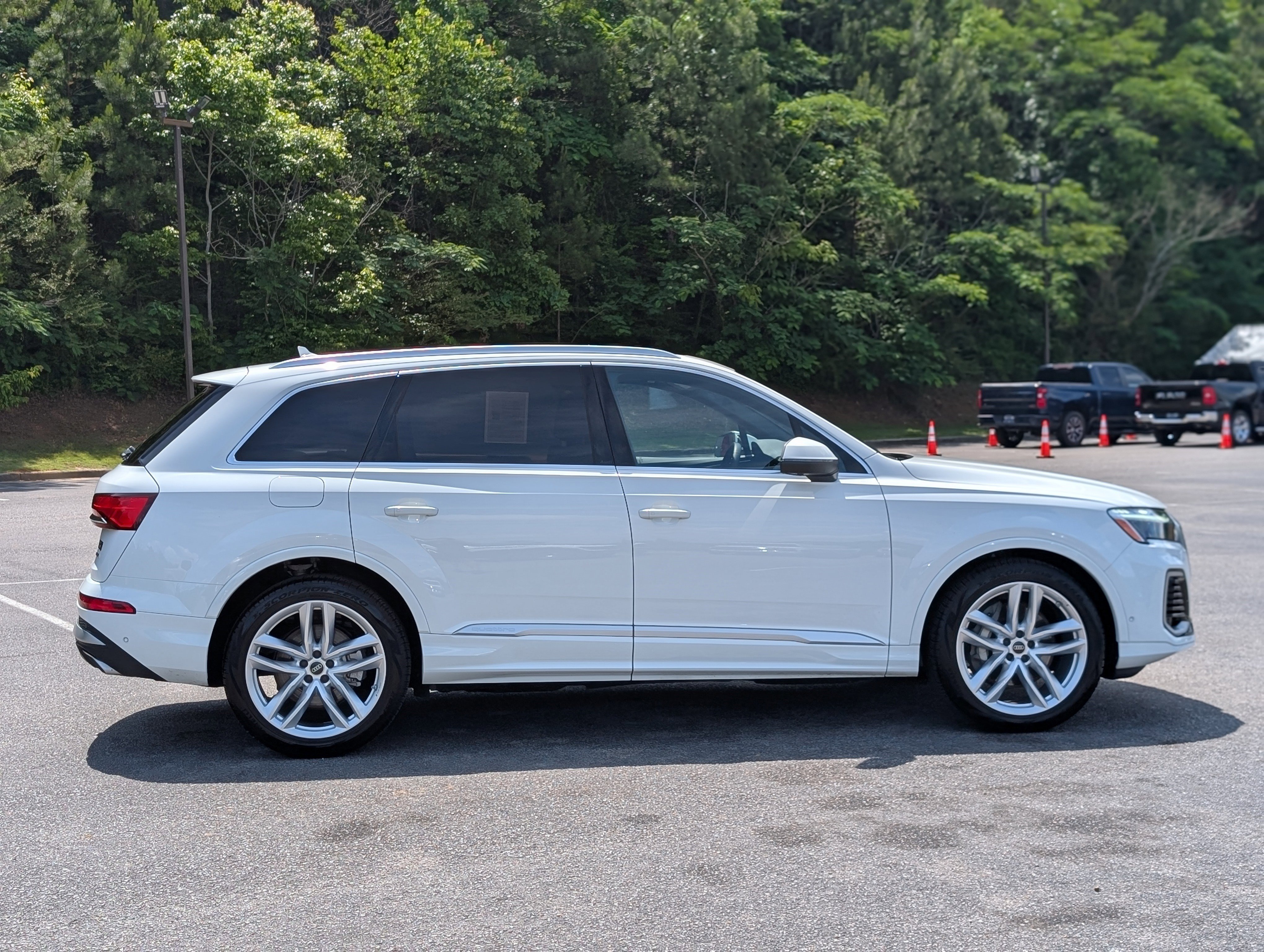 Used 2025 Audi Q7 3.0T Premium Plus w/ Premium Plus Package AWD/4WD image 10