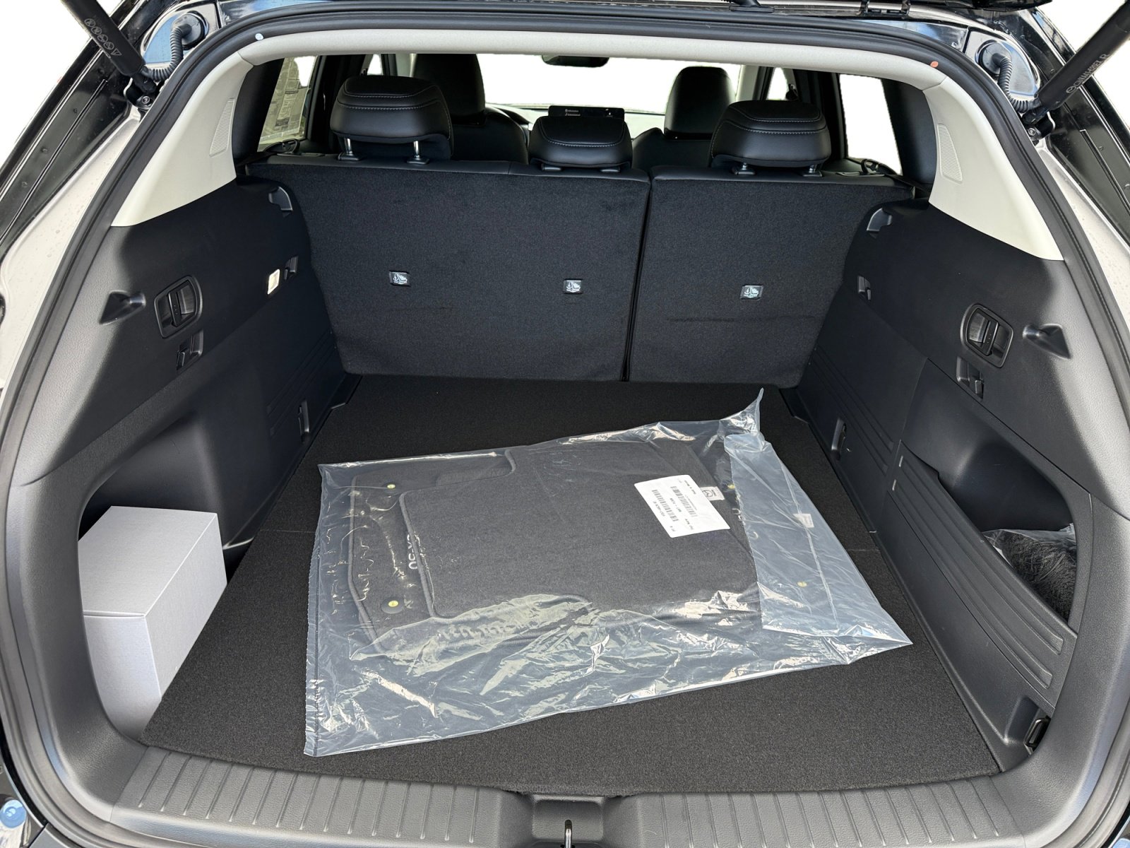 New 2026 MAZDA CX-50 AWD 2.5 Hybrid w/ Cargo Package image 17