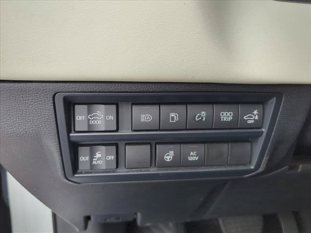 Used 2024 Toyota Tundra Capstone AWD/4WD image 14