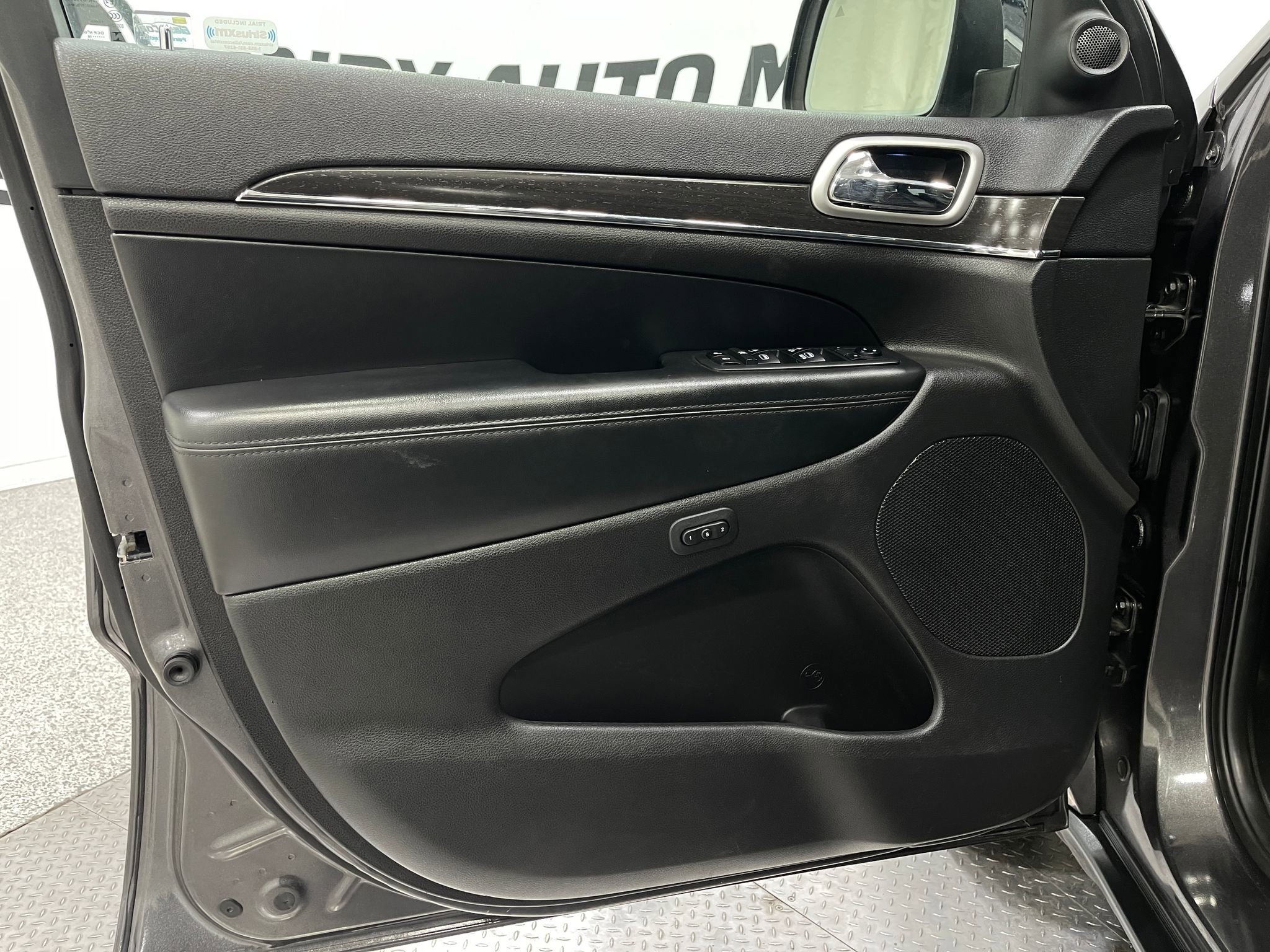 Used 2018 Jeep Grand Cherokee Limited image 15