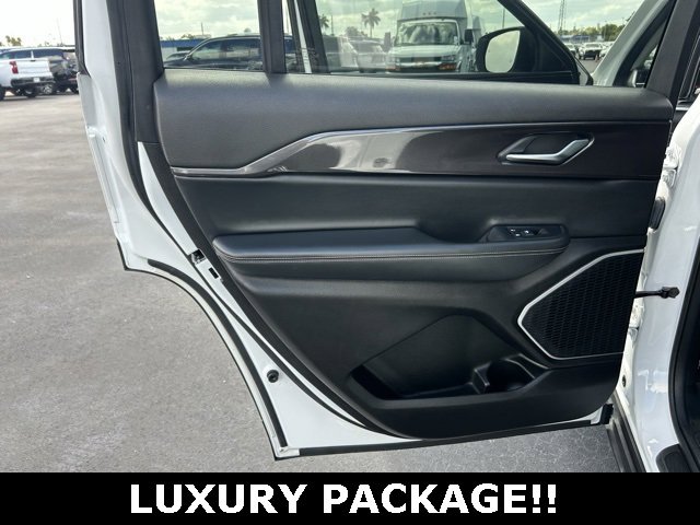 Used 2022 Jeep Grand Cherokee L Laredo w/ Luxury Tech Group I image 13