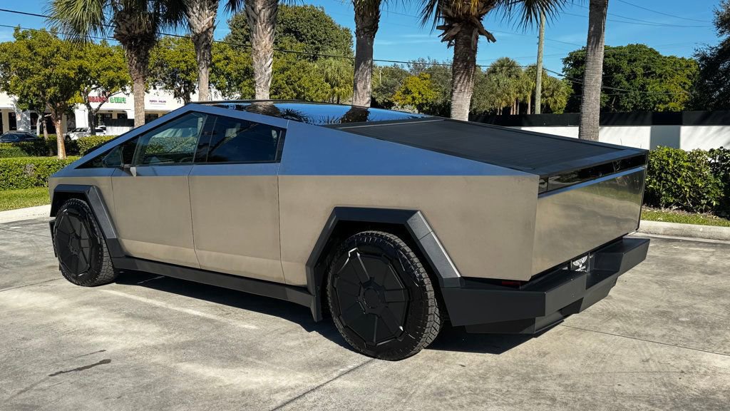 Used 2024 Tesla Cybertruck Cyberbeast image 5