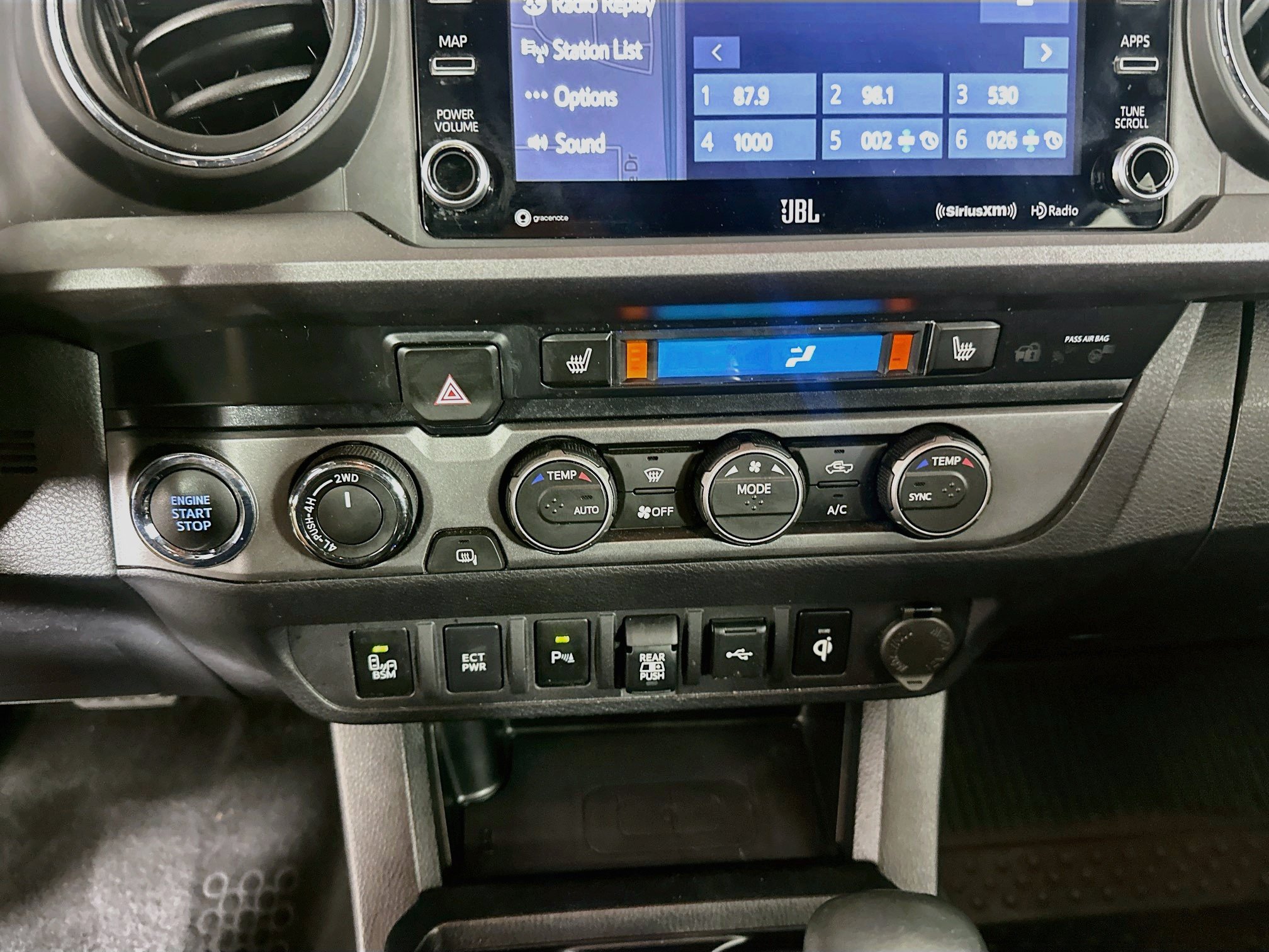 Used 2020 Toyota Tacoma TRD Off-Road w/ TRD Premium Off Road Package AWD/4WD image 23