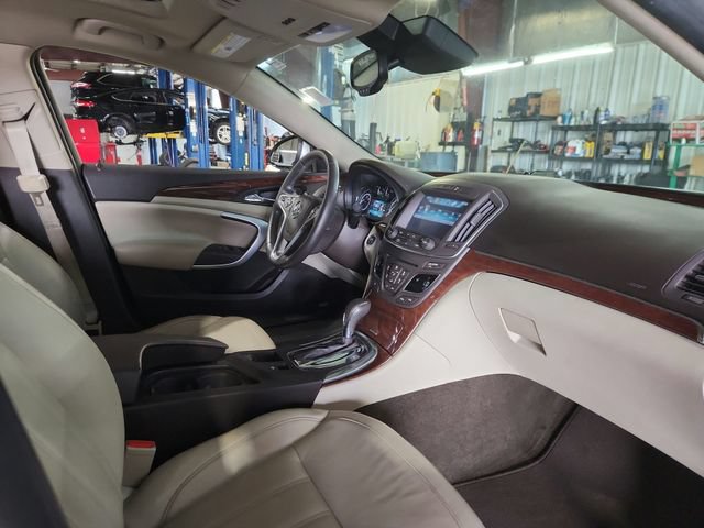 Used 2017 Buick Regal Premium w/ Driver Confidence Package #1 FWD image 24