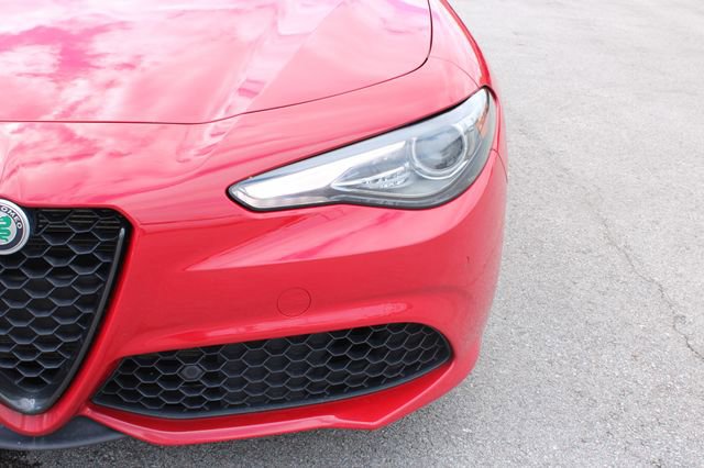 Used 2022 Alfa Romeo Giulia Veloce AWD/4WD image 37
