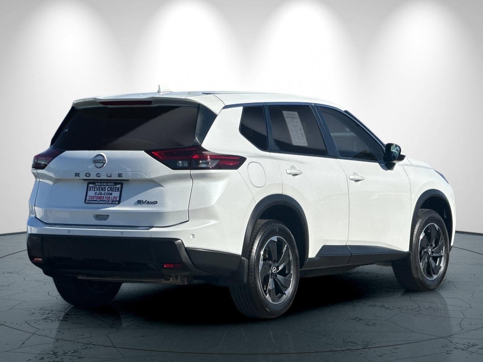 Used 2024 Nissan Rogue SV image 4