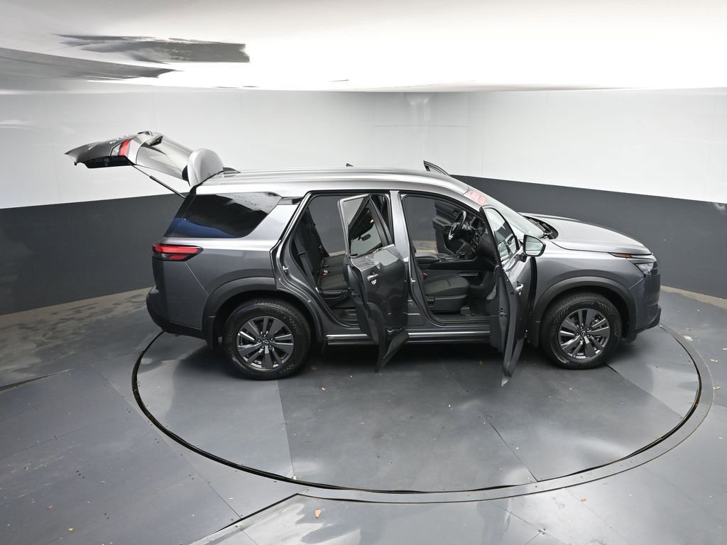 Used 2024 Nissan Pathfinder S AWD/4WD image 46