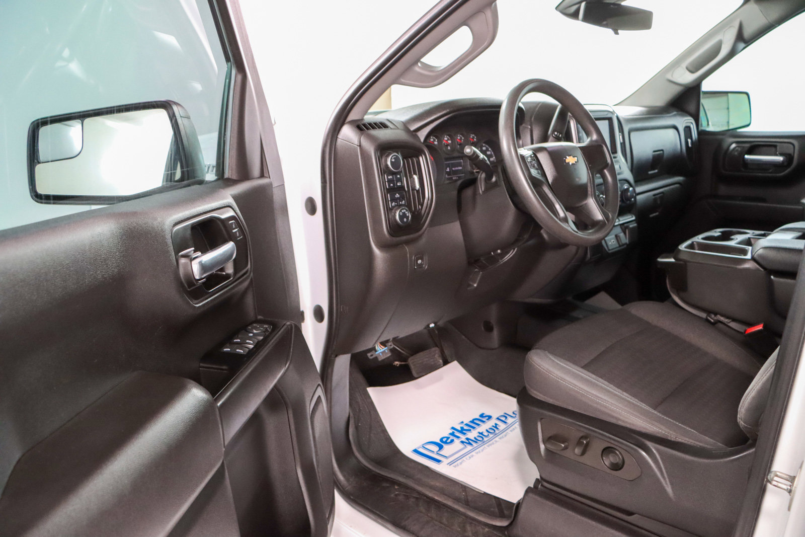 Used 2022 Chevrolet Silverado 1500 Custom image 3