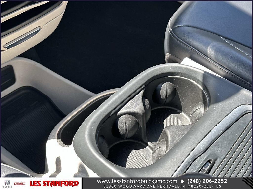 Used 2023 Chrysler Pacifica Touring-L FWD image 33