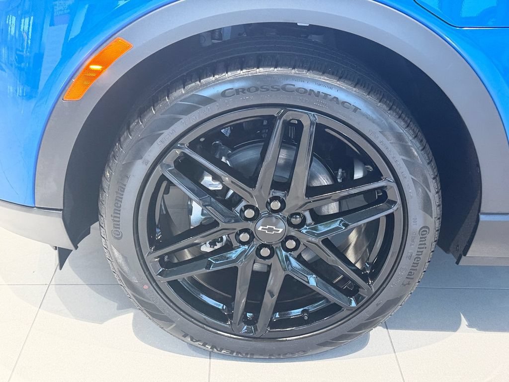 New 2026 Chevrolet Equinox EV LT w/ LPO, Blackout Package FWD image 9