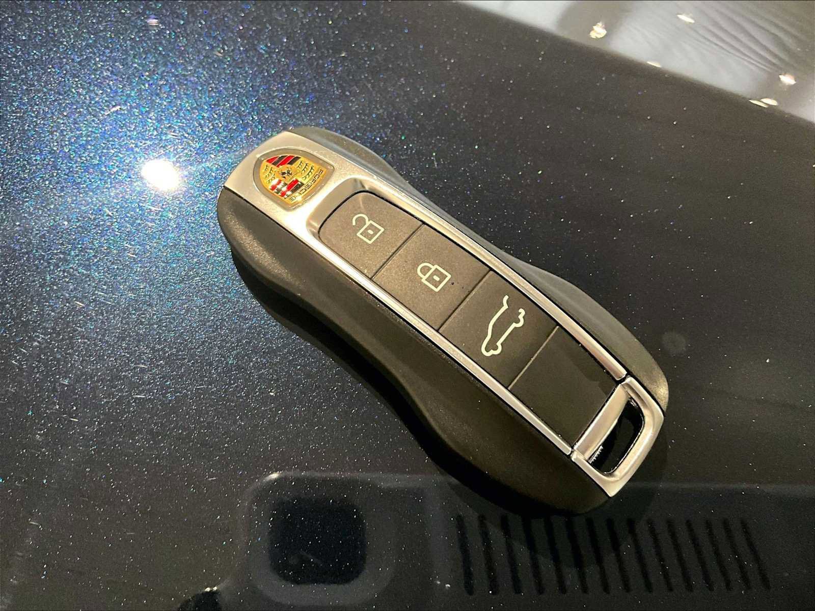 Used 2025 Porsche Cayenne GTS image 36