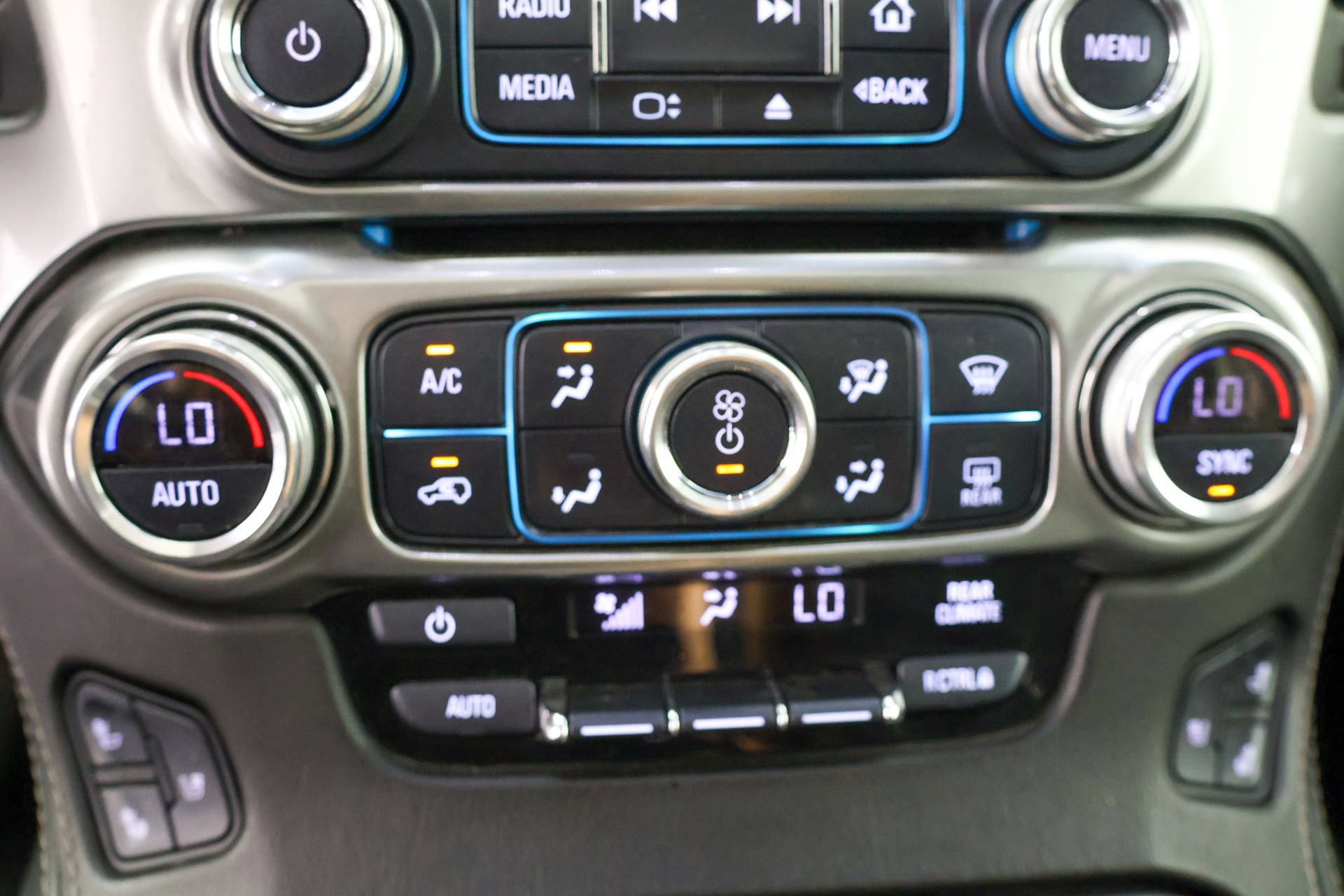Used 2018 Chevrolet Suburban Premier AWD/4WD image 13
