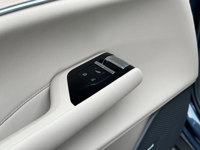 New 2025 Volvo EX90 Plus w/ Protection Package Premier image 18