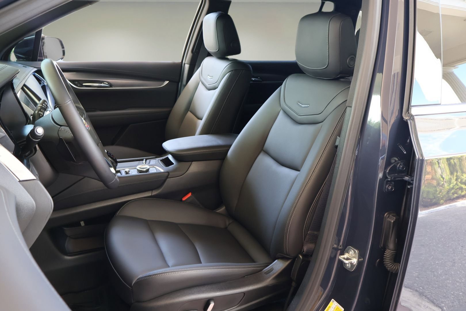 Used 2024 Cadillac XT6 Luxury FWD image 11