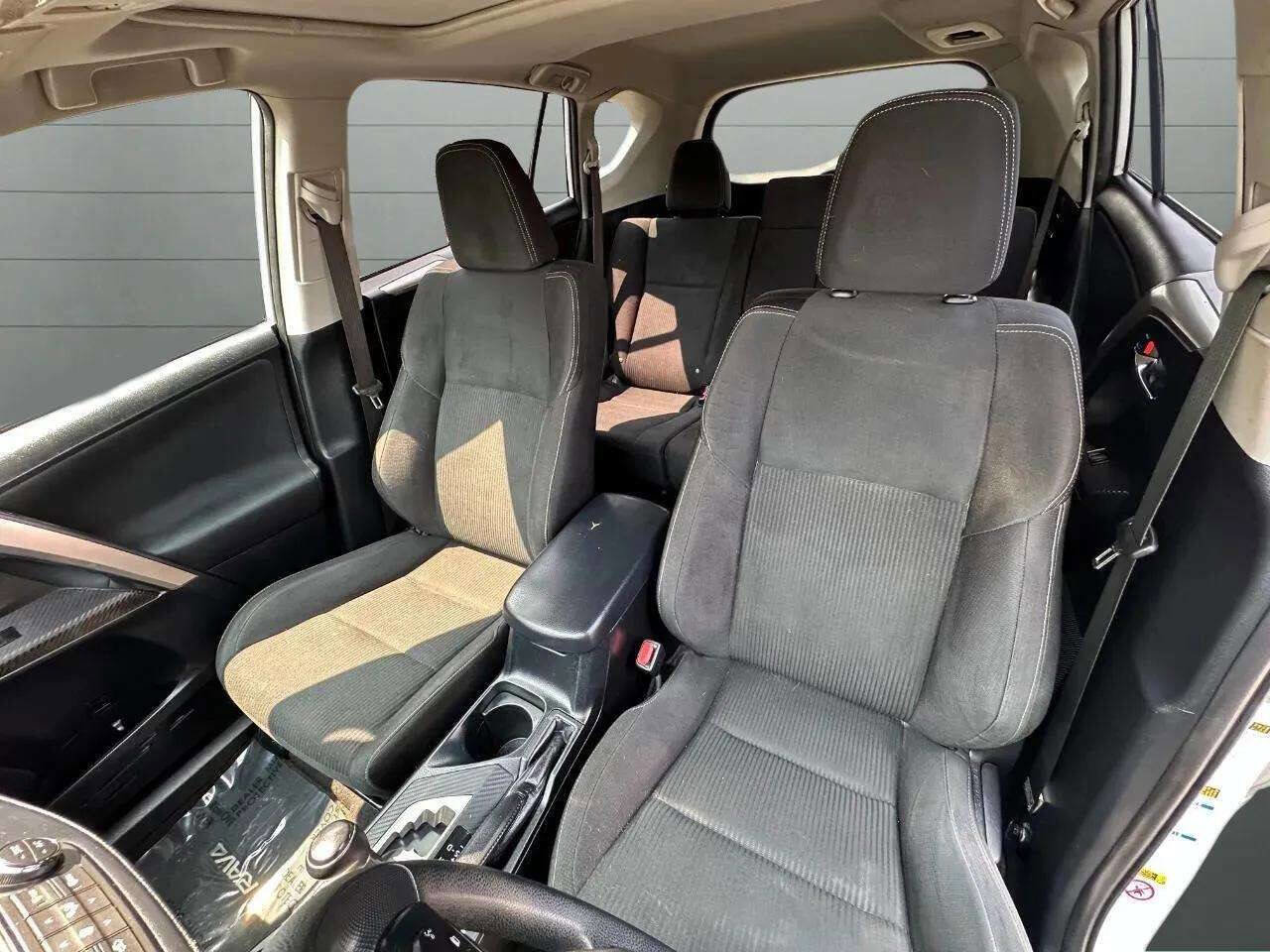 Used 2015 Toyota RAV4 XLE image 38