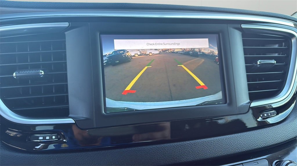 Used 2022 Chrysler Voyager LX image 29