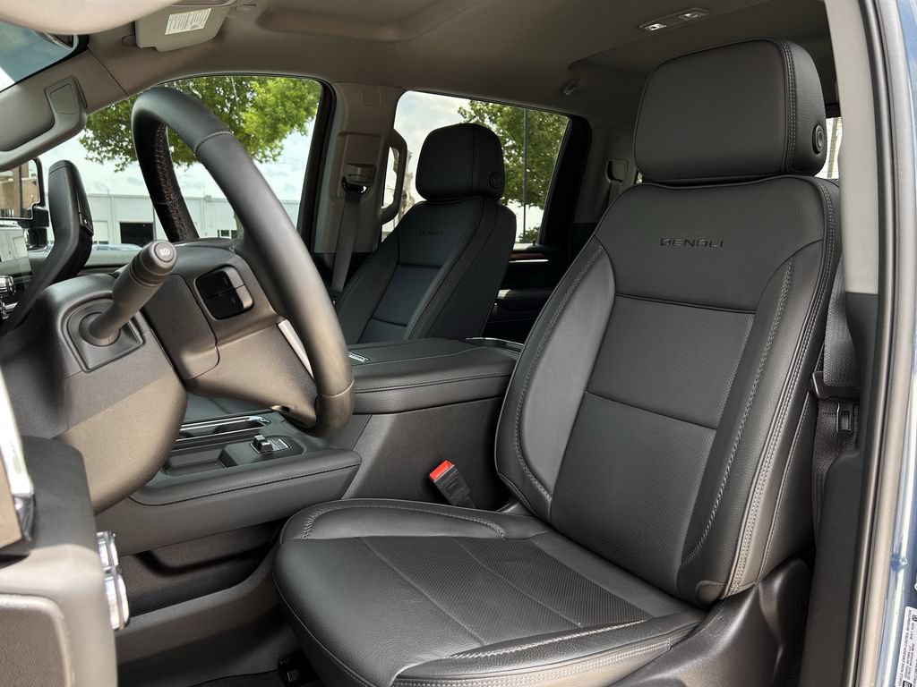 Used 2025 GMC Sierra 3500 Denali AWD/4WD image 27