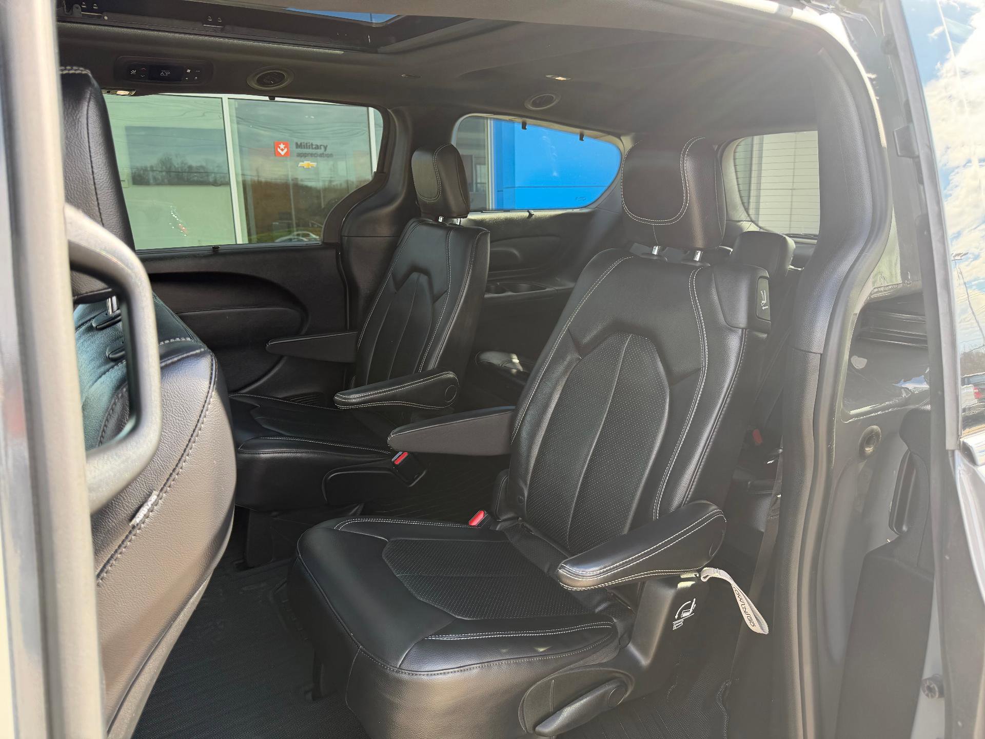 Used 2022 Chrysler Pacifica Touring-L w/ S Appearance Package image 19