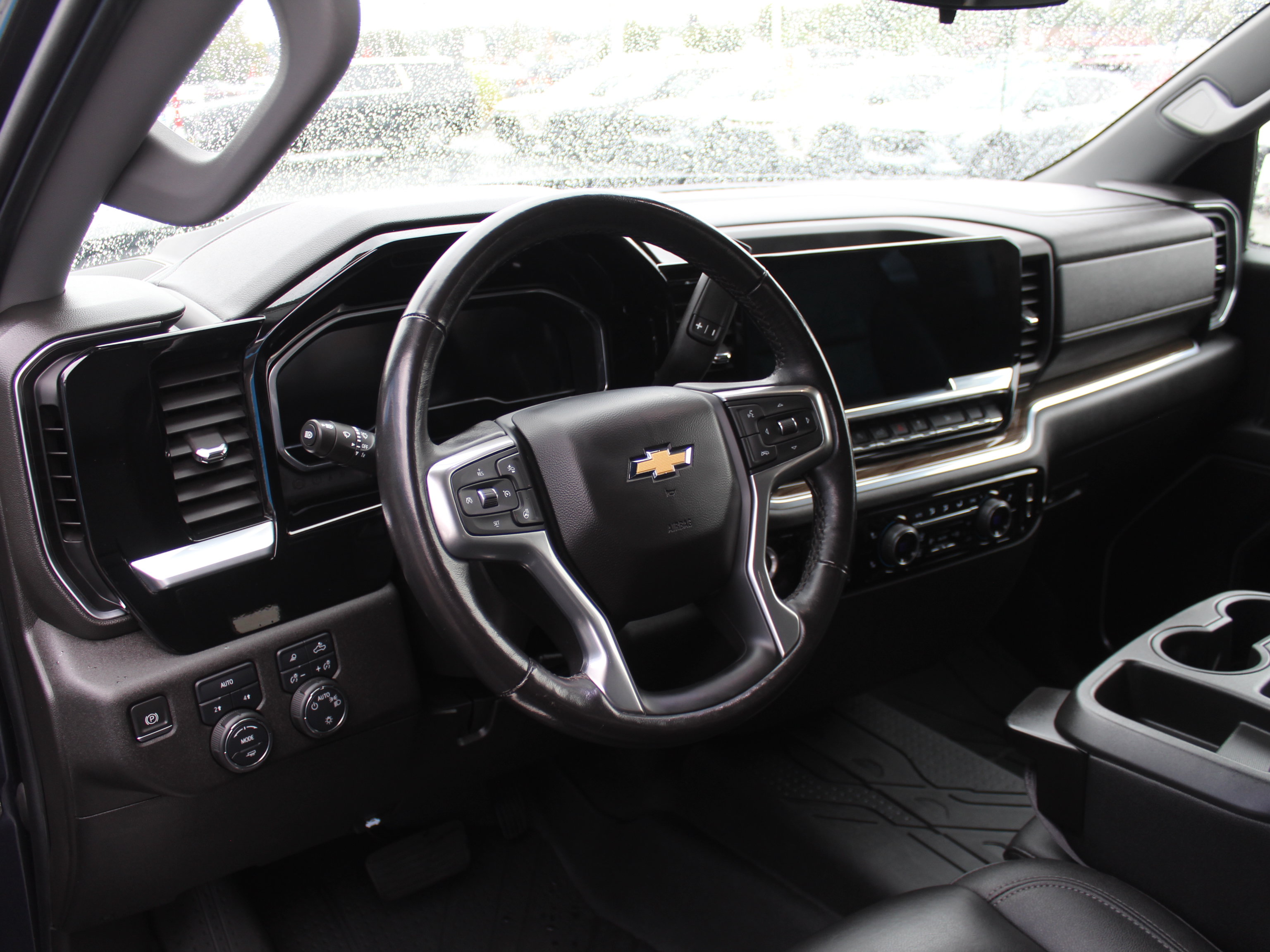 Used 2022 Chevrolet Silverado 1500 LT w/ Safety Package AWD/4WD image 14