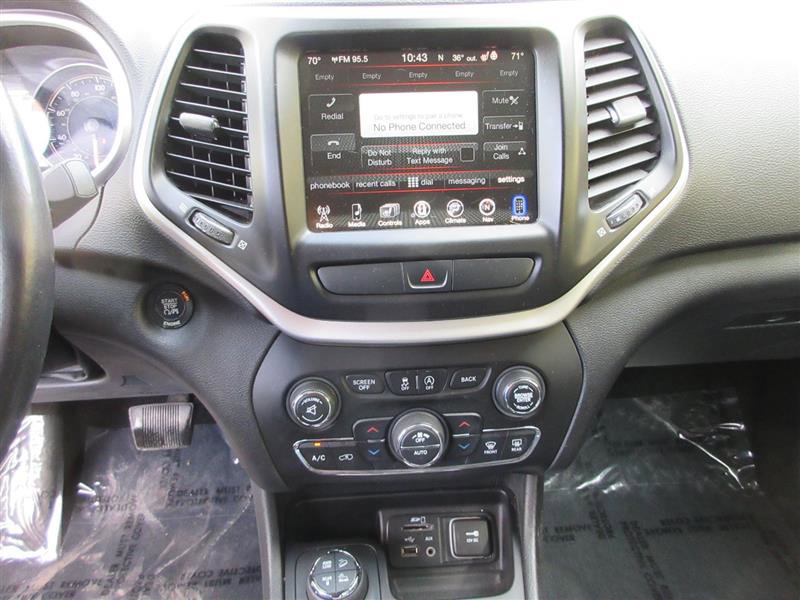 Used 2016 Jeep Cherokee Trailhawk w/ Comfort/Convenience Group image 19