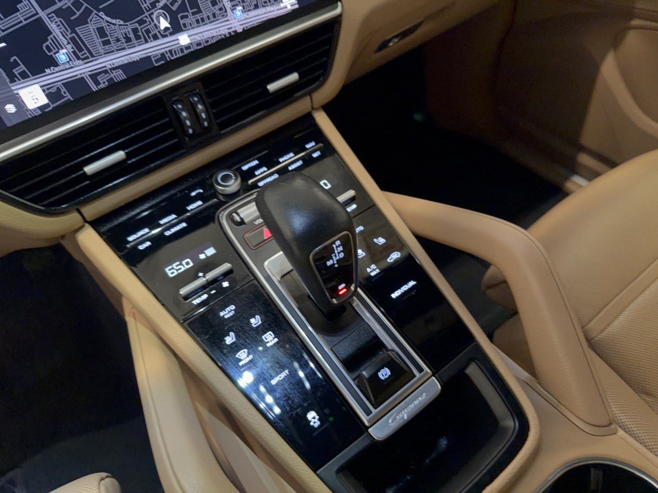 Used 2023 Porsche Cayenne AWD/4WD image 22