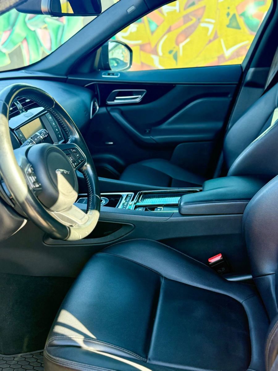 Used 2018 Jaguar F-PACE Premium image 22