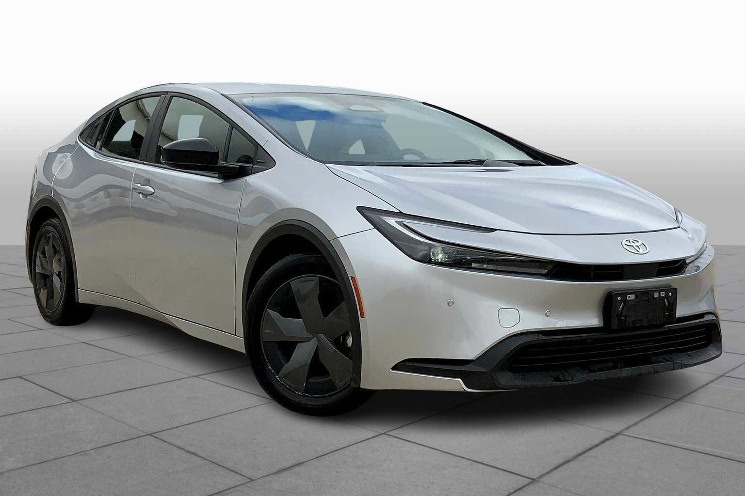 Used 2024 Toyota Prius XLE image 3