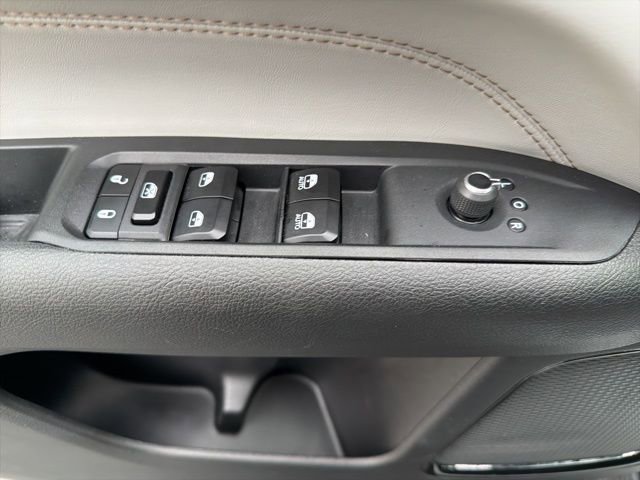 Used 2023 Jeep Compass Limited image 18