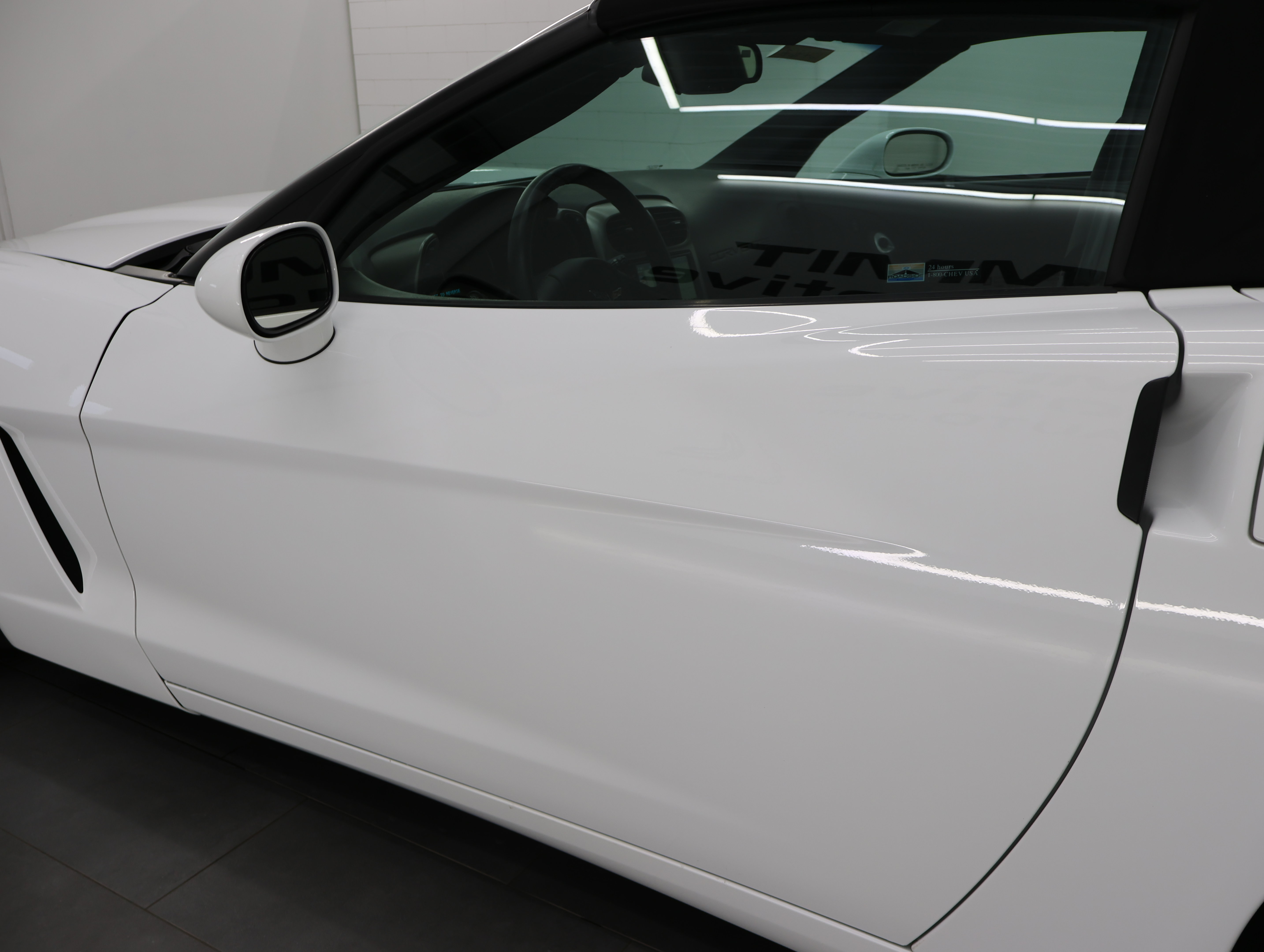 Used 2005 Chevrolet Corvette Convertible w/ Preferred Equipment Group RWD image 27