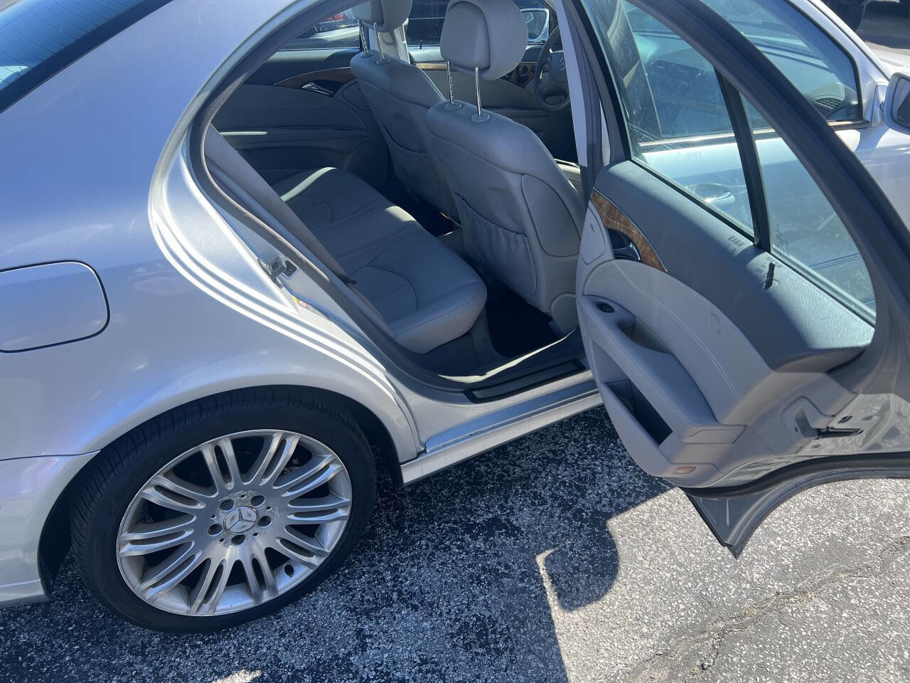Used 2007 Mercedes-Benz E 350 Sedan image 11