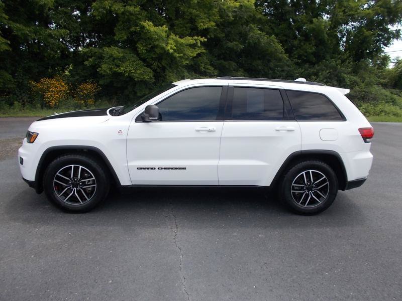 Used 2021 Jeep Grand Cherokee Trailhawk w/ Premium Lighting Group AWD/4WD image 3