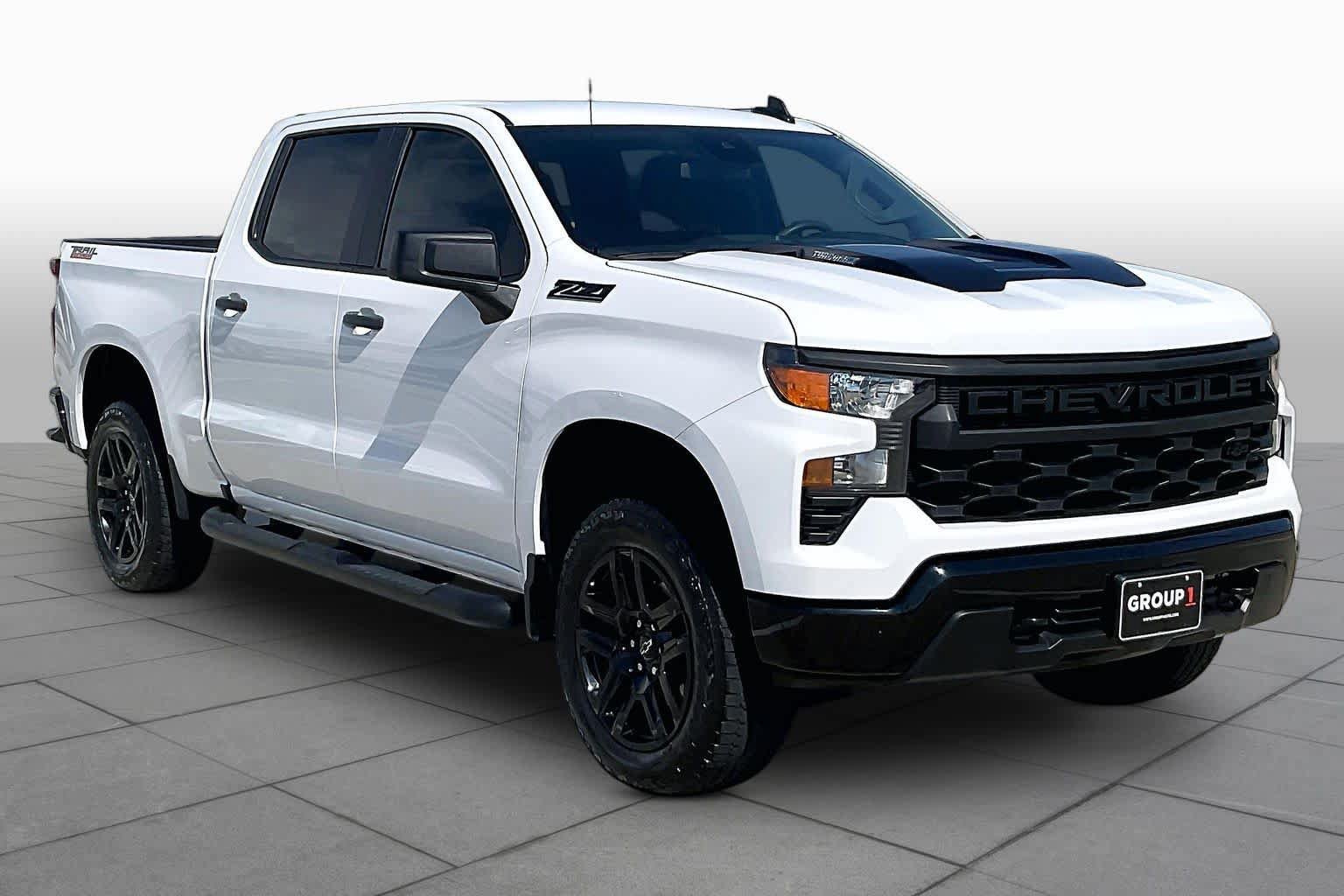 Used 2024 Chevrolet Silverado 1500 Custom Trail Boss w/ Turbomax Blackout Package AWD/4WD image 3