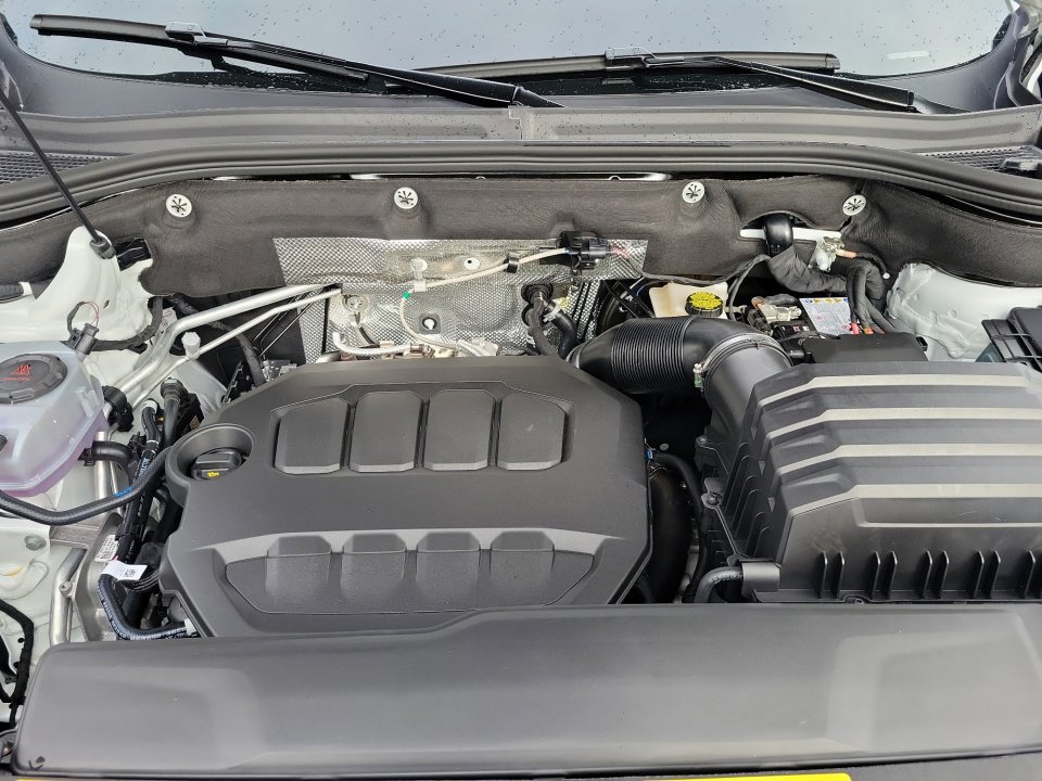 New 2026 Volkswagen Atlas Cross Sport SEL R-Line image 16