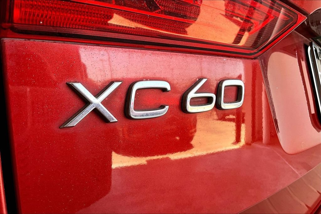 Used 2021 Volvo XC60 T6 Momentum AWD/4WD image 42