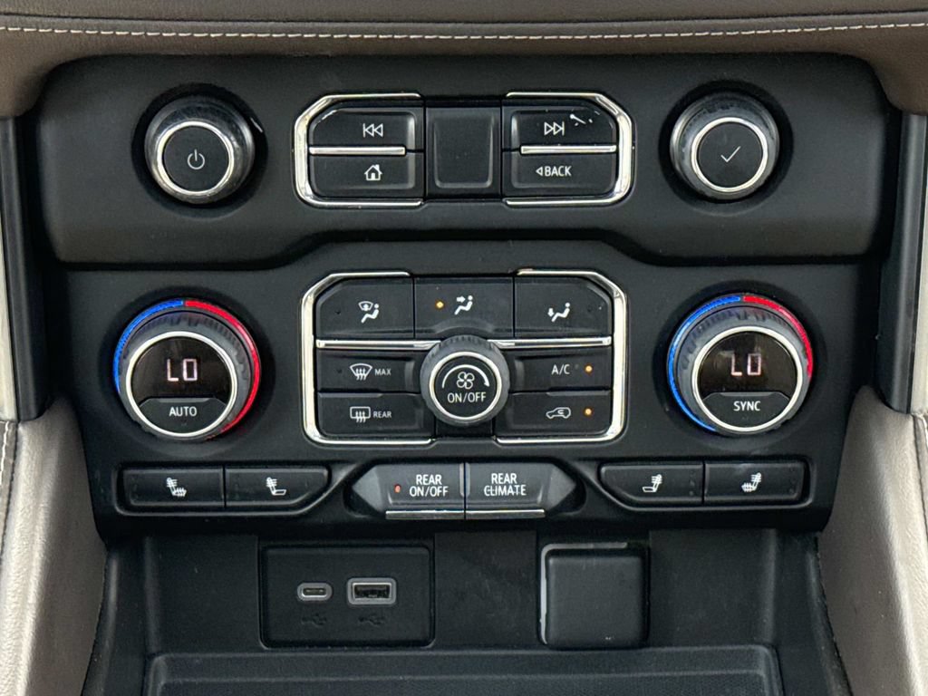 Used 2022 Chevrolet Tahoe Z71 w/ Luxury Package AWD/4WD image 16