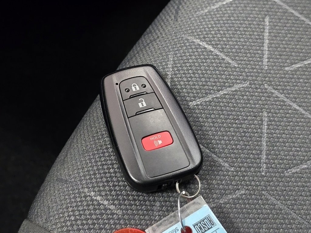 Used 2022 Toyota RAV4 XLE image 33