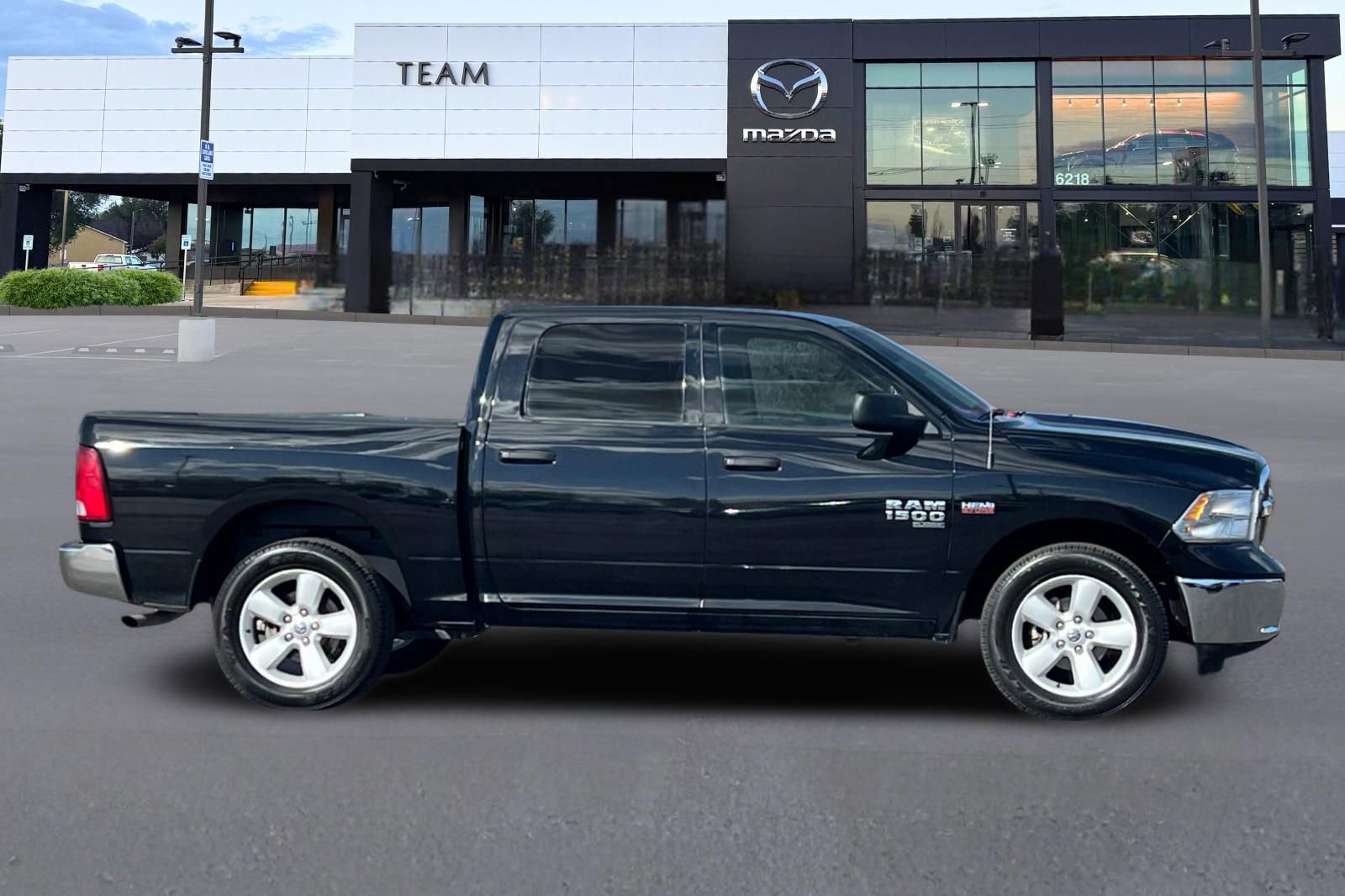 Used 2022 RAM 1500 Classic SLT image 3