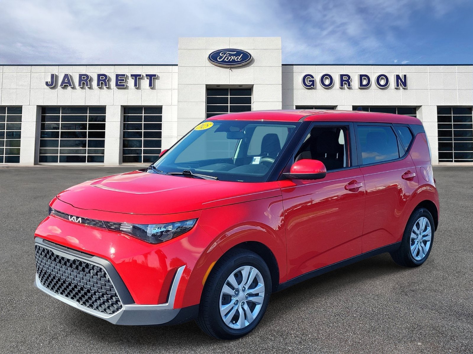 Used 2025 Kia Soul LX FWD image 2