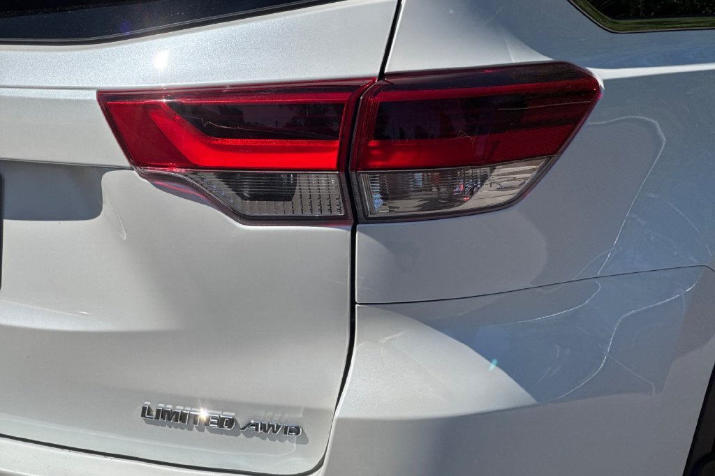 Used 2019 Toyota Highlander Limited AWD/4WD image 31