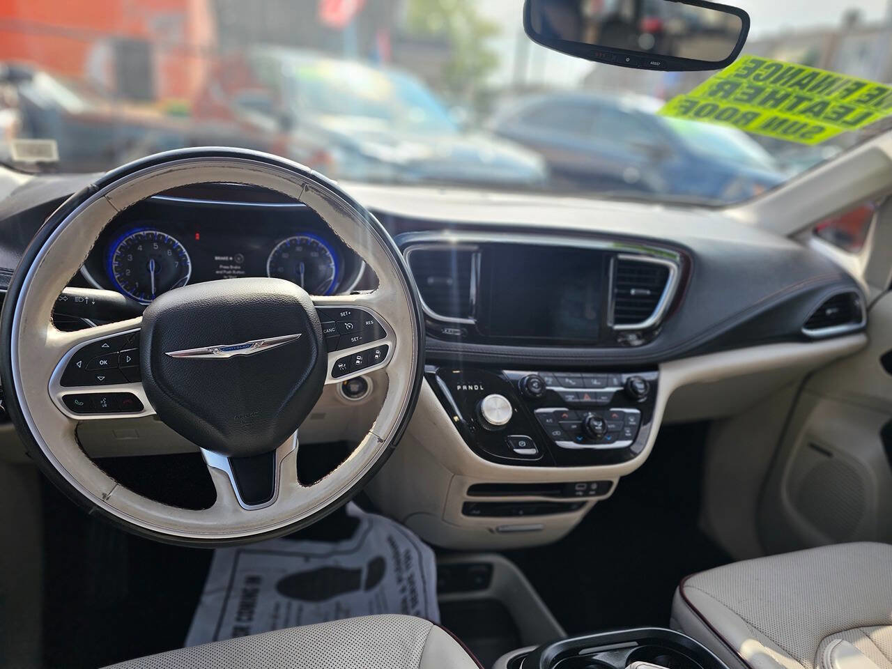 Used 2017 Chrysler Pacifica Limited FWD image 7
