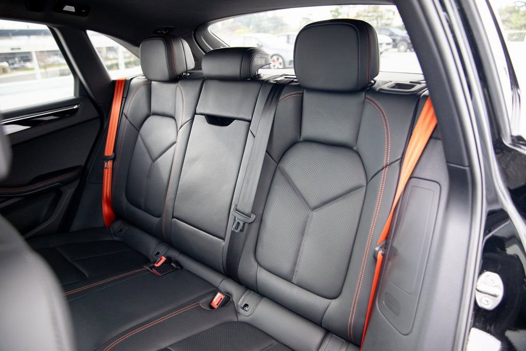 Certified 2025 Porsche Macan image 19