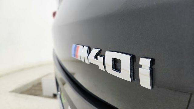 Used 2025 BMW X4 M40i AWD/4WD image 19