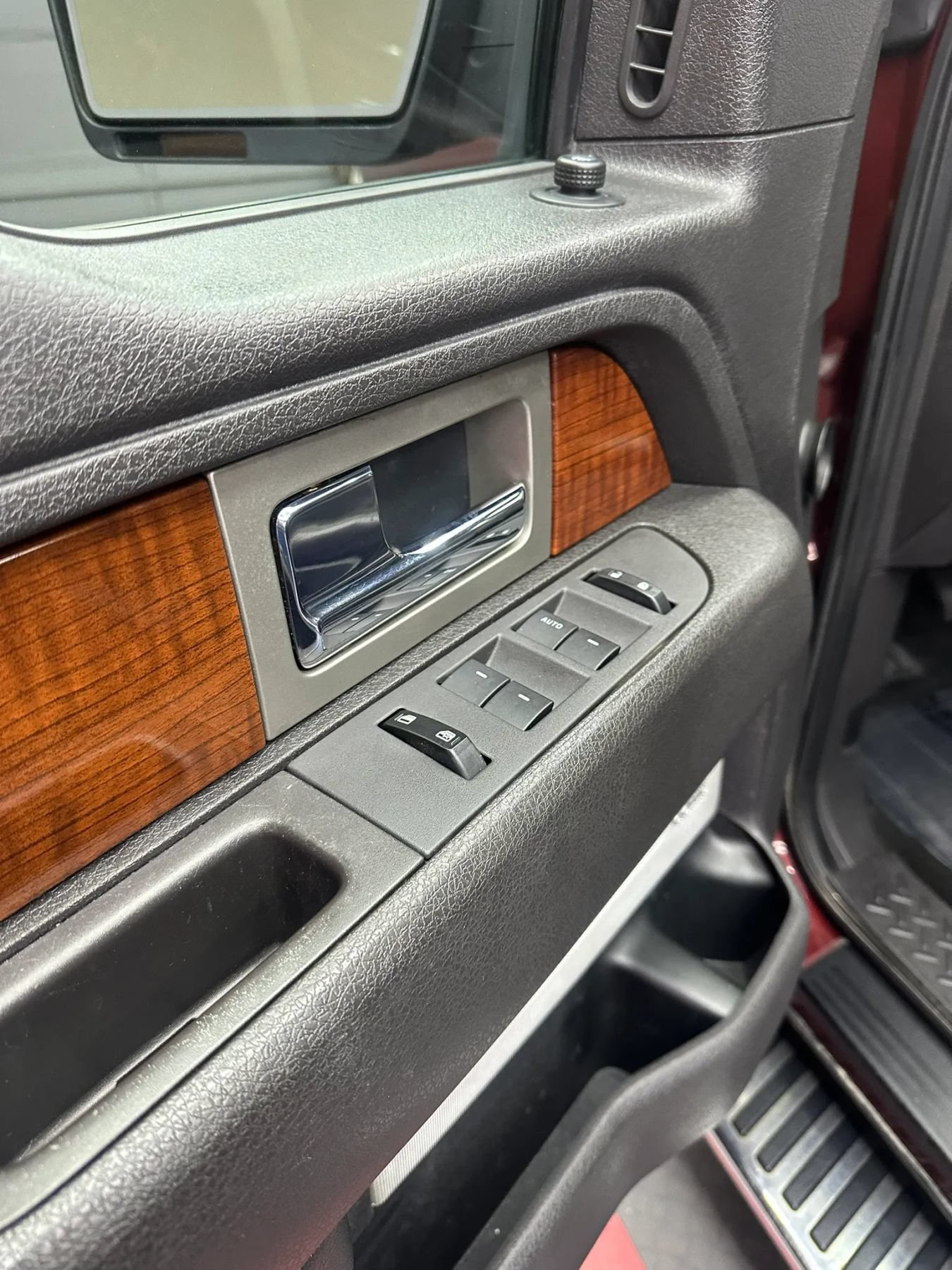 Used 2010 Ford F150 Lariat AWD/4WD image 10